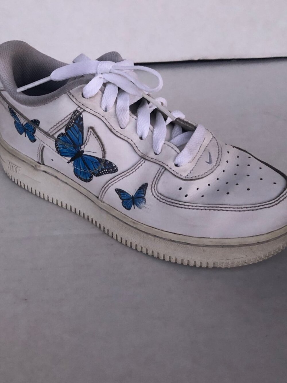 Nike Air Force 1 - - Low Top White Sneakers Youth kids size 2 1/2 " Butterfly "